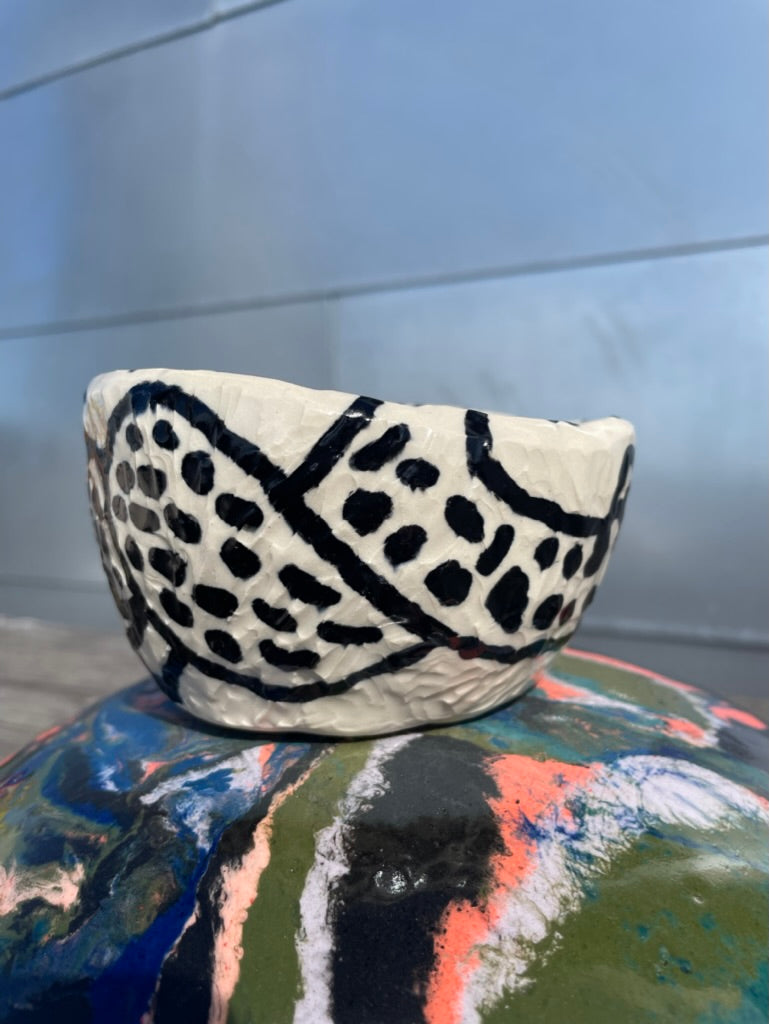 Bowl / Hand-built & Hand-painted